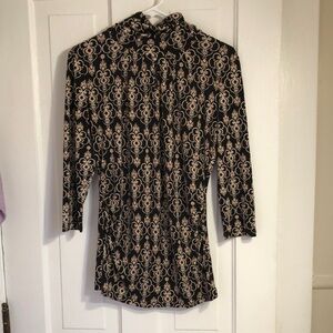 New York & company Black and Cream Patterned Top    NWOT